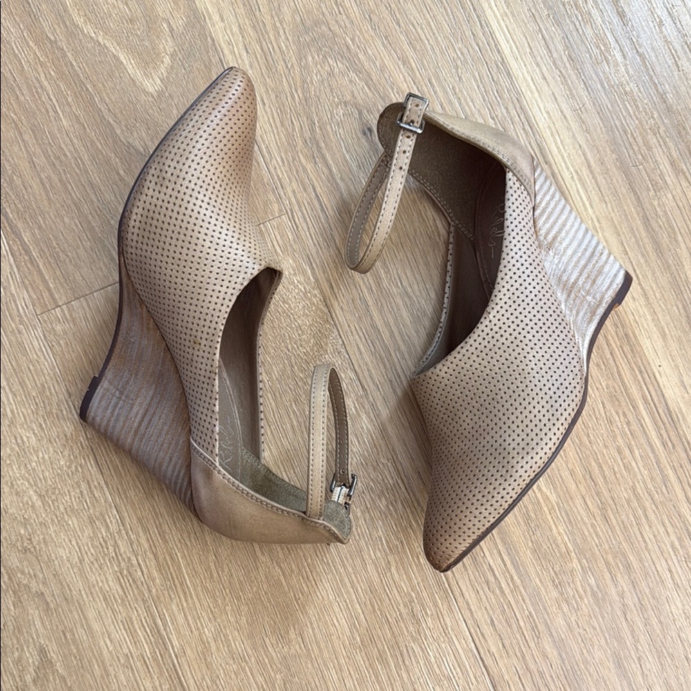 Rebels Tan Wedge Shoes with Modern Design Size 6.5 Heels Wedges